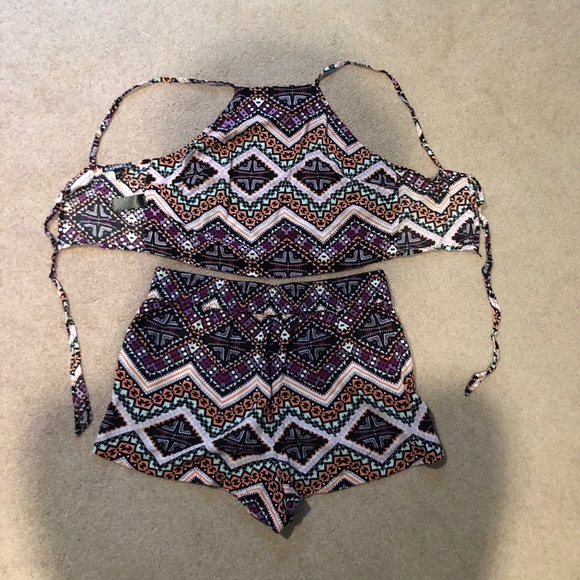 Express matching set. - shorts and crop top - Picture 3 of 4